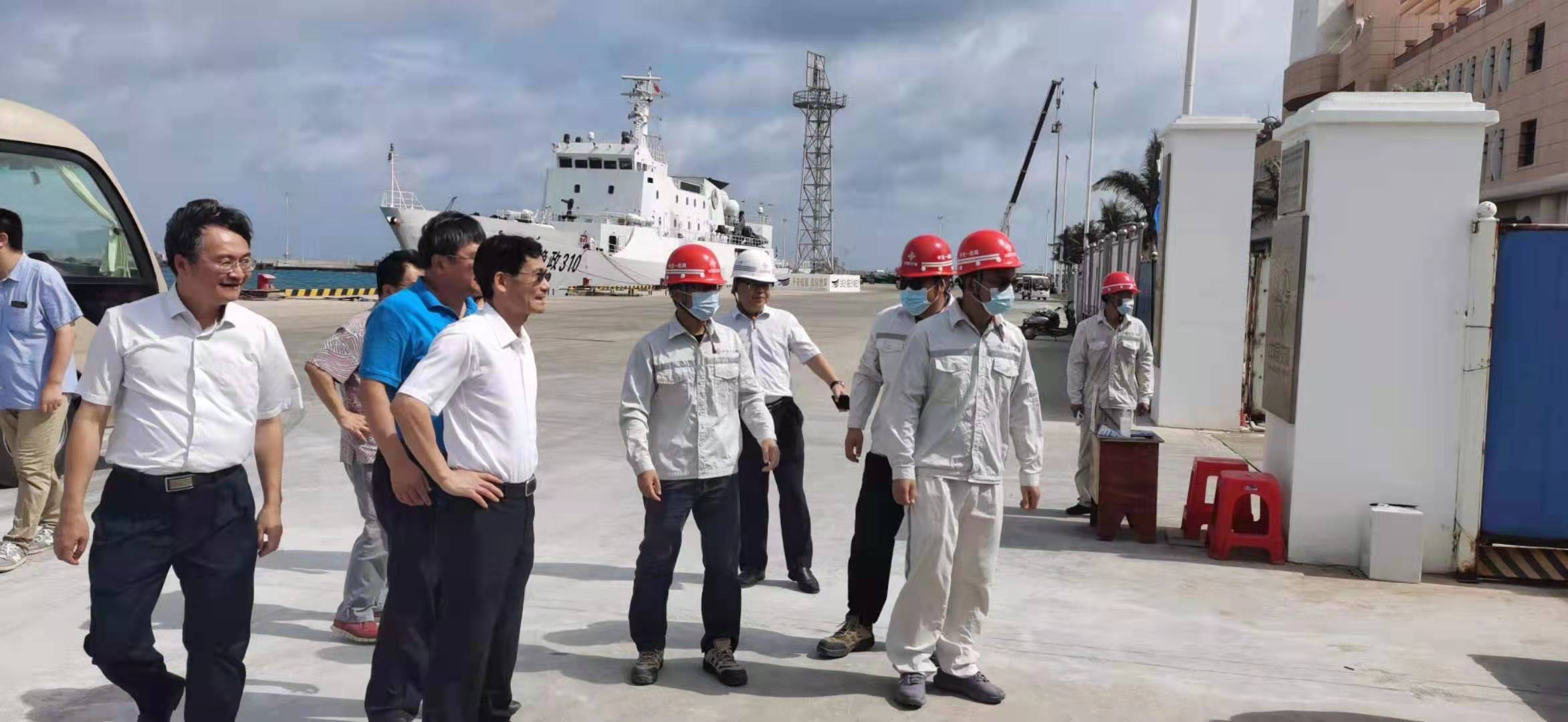 海南省省委常委、常務(wù)副省長(zhǎng)沈丹陽蒞臨馳大建筑工程有限公司承接的三沙主權(quán)廣場(chǎng)調(diào)研指導(dǎo)