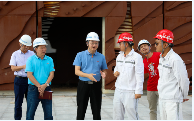 歡迎三沙市市委常委，市長(zhǎng)鄧忠蒞臨我司承接的三沙廣場(chǎng)項(xiàng)目，三沙文體館項(xiàng)目現(xiàn)場(chǎng)調(diào)研并指導(dǎo)